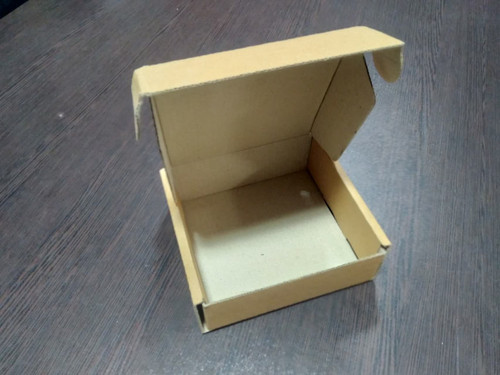 جعبه کارتون کیبوردی ایفلوت طول ۱۳ عرض ۱۳ ارتفاع ۴ بسته ۵۰ عددی