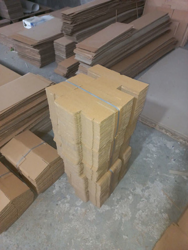 جعبه کارتون کیبوردی طول ۱۳.۵ عرض ۱۱.۵ ارتفاع ۹.۵ بسته ۵۰ عددی